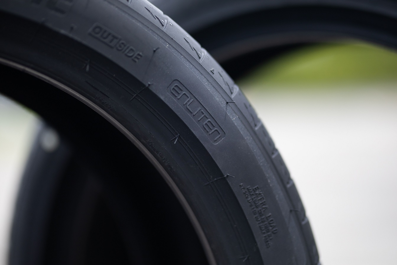 Bridgestone führt neue Leichtbau-Reifentechnologie Enliten ein