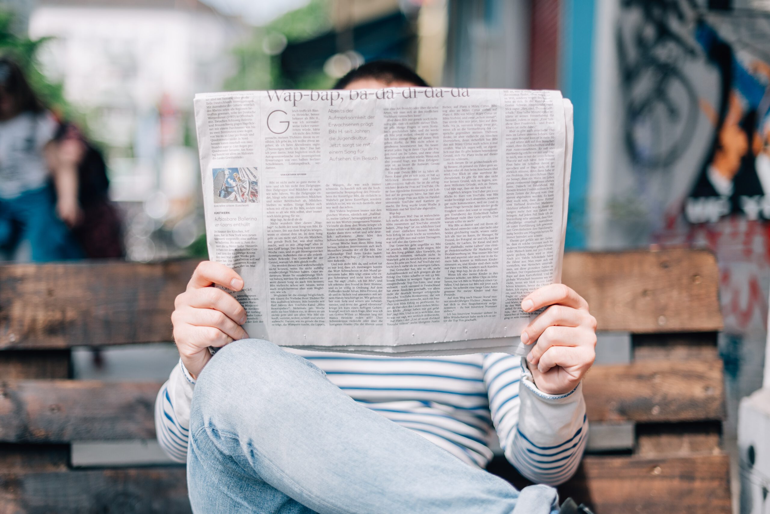 Wie kommen eigentlich die Nachrichten in die Medien?