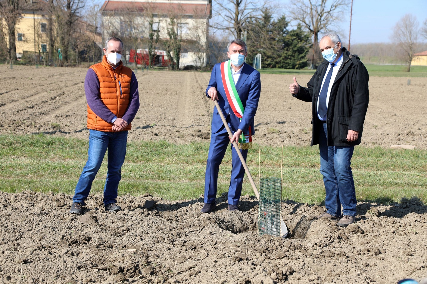 Mutti mit großem Aufforstungsprojekt