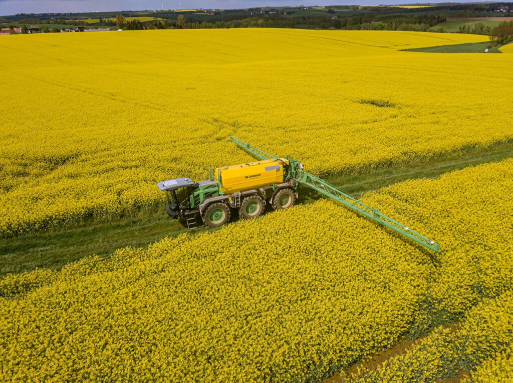 Dammann trac rollt auf Bridgestone VT-Tractor Reifen