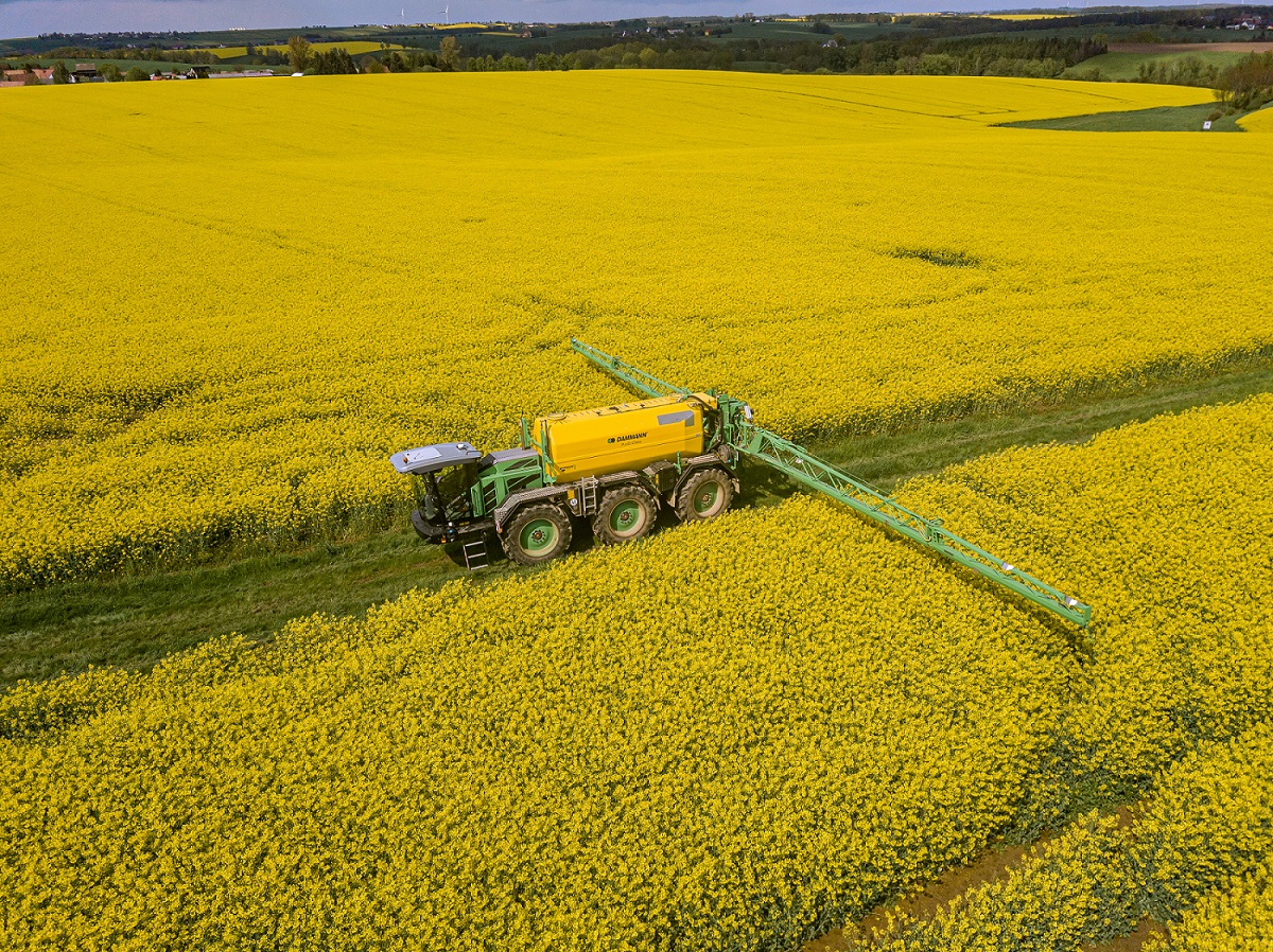 Dammann trac rollt auf Bridgestone VT-Tractor Reifen