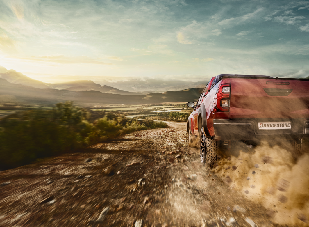 Der neue Bridgestone Dueler All-Terrain A/T002 unterstützt Offroad-Fahrer im Gelände und auf der Straße